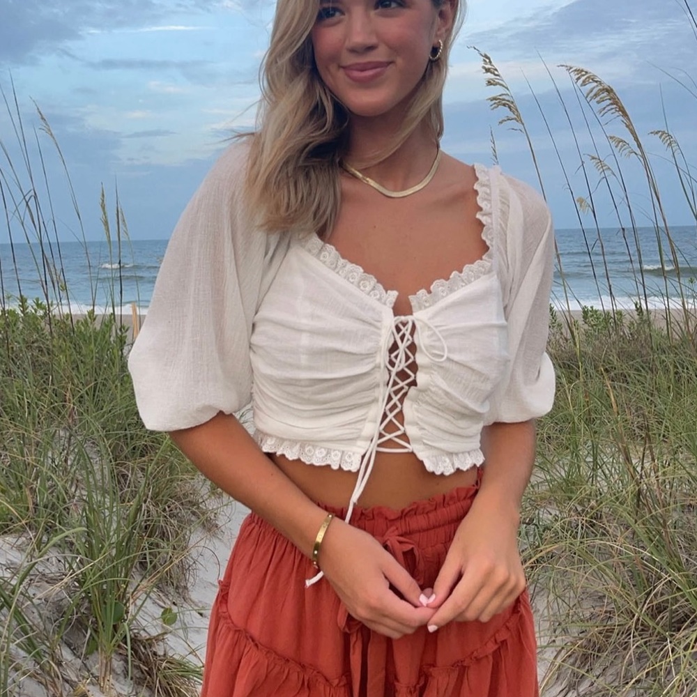 White puffy sleeve blouse